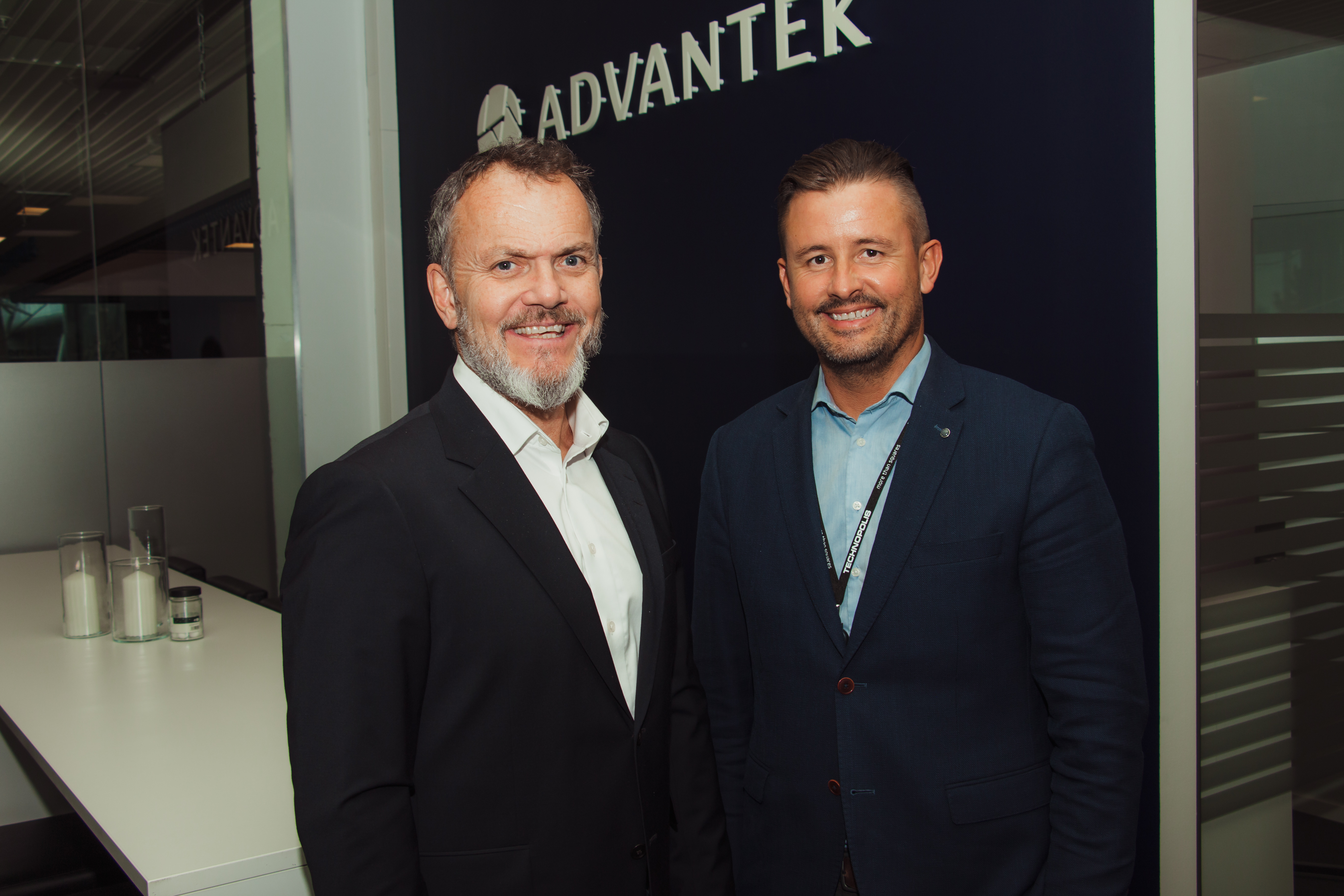 Advantek, Kristiansand og Oslo-8746