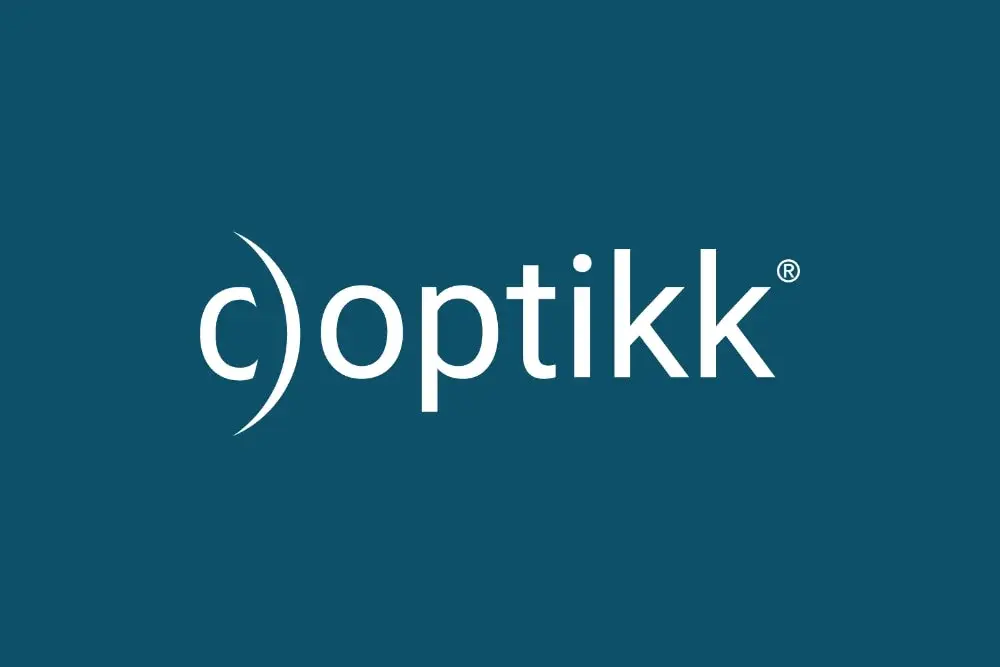 c-optikk-logo-blaa-bakgrunn-3-2
